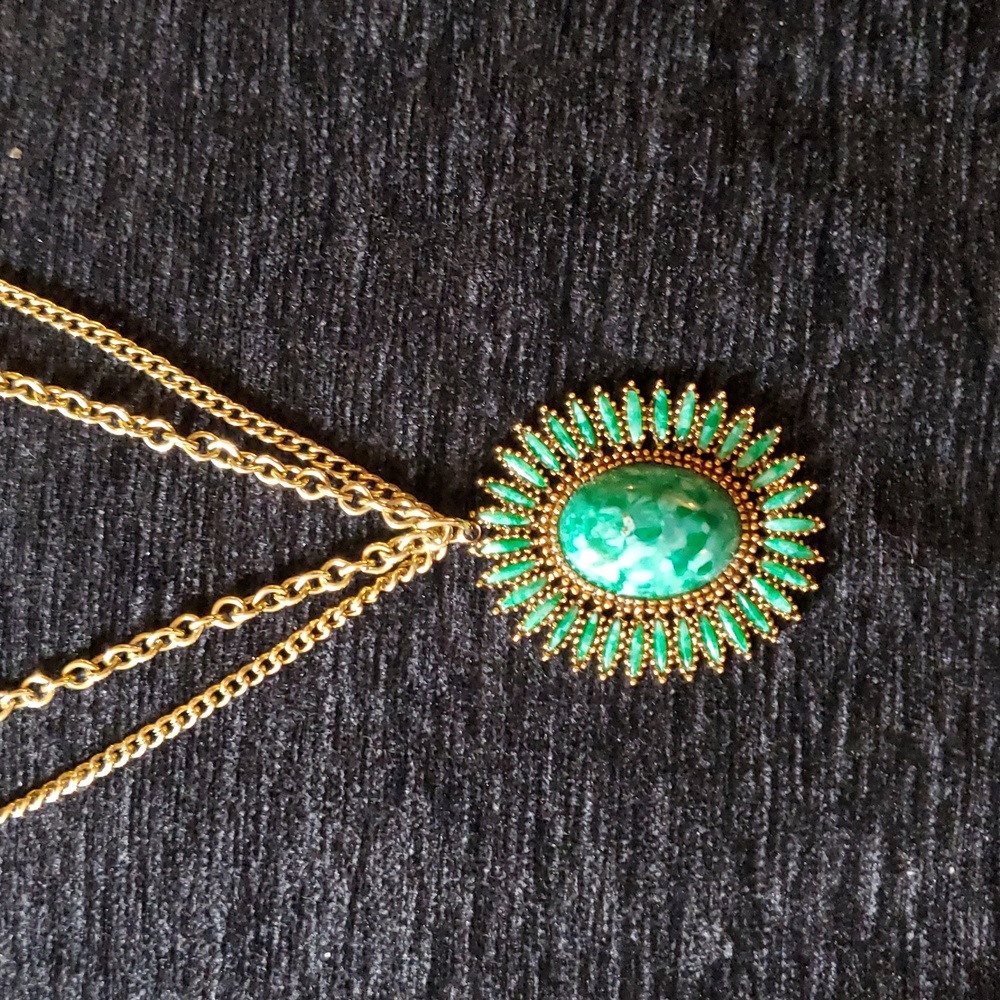 Vintage CELEBRITY Gold DOUBLE CHAIN Green SUNBURST FAUX JADE Necklace - Picture 2 of 8